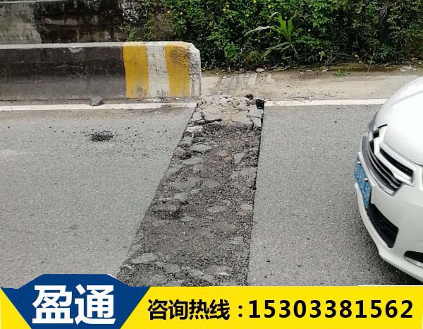 桥梁伸缩缝预留槽